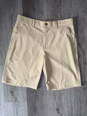 IZOD Golf Men's Tan/Khaki Flat Front Performance Shorts Size 33